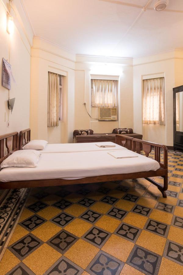 Bentleys Hotel Mumbai Luaran gambar