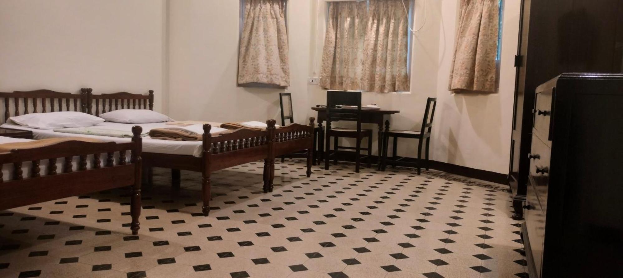 Bentleys Hotel Mumbai Luaran gambar