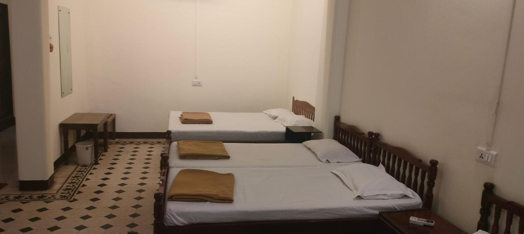 Bentleys Hotel Mumbai Luaran gambar