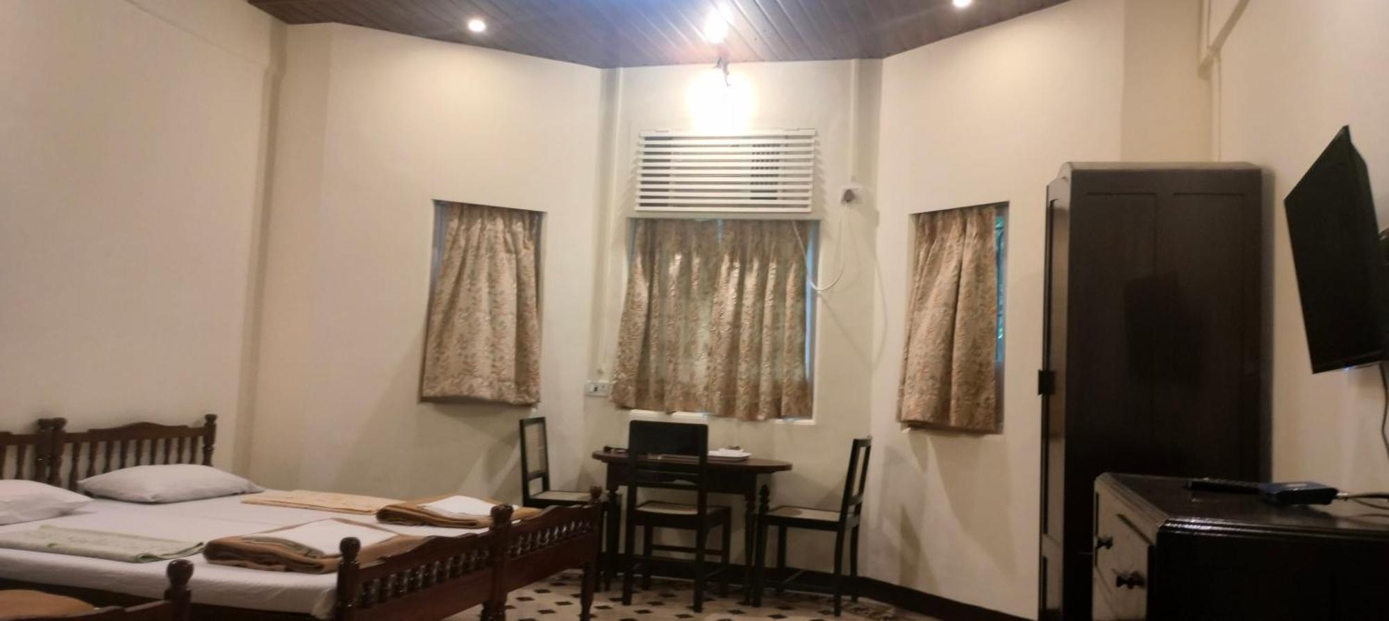 Bentleys Hotel Mumbai Luaran gambar