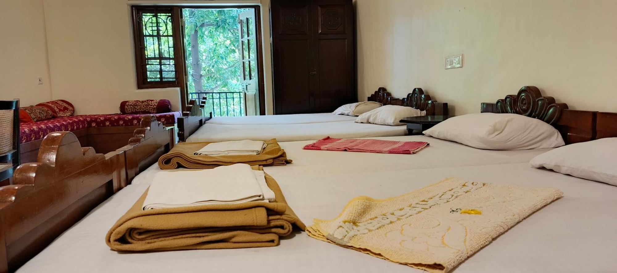 Bentleys Hotel Mumbai Luaran gambar
