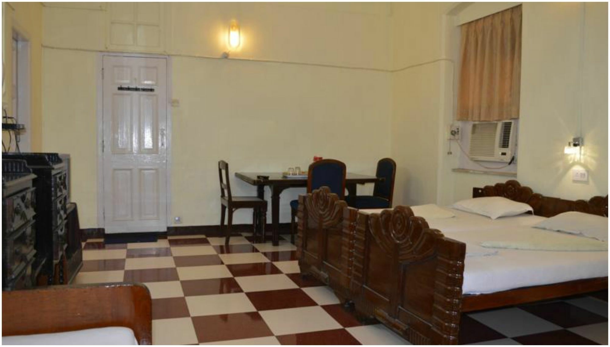 Bentleys Hotel Mumbai Luaran gambar